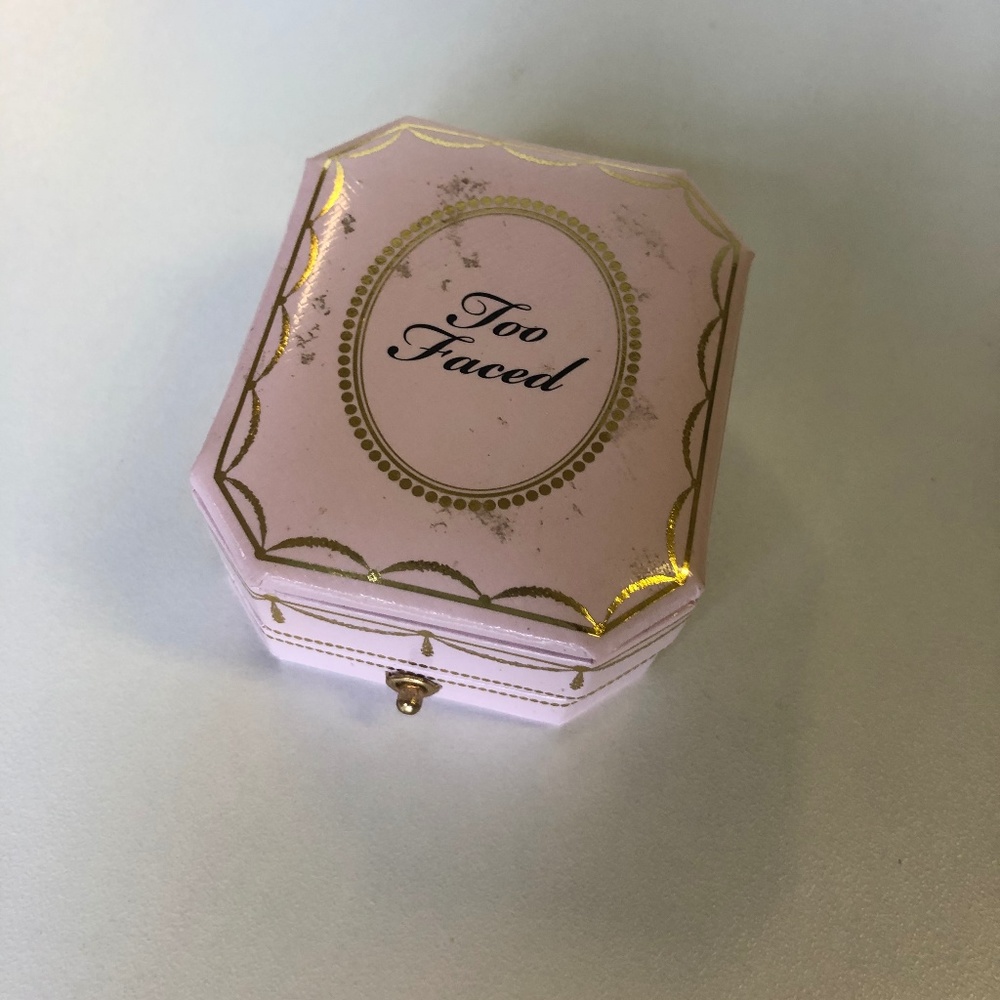 Too Faced Diamond Light Highlighter